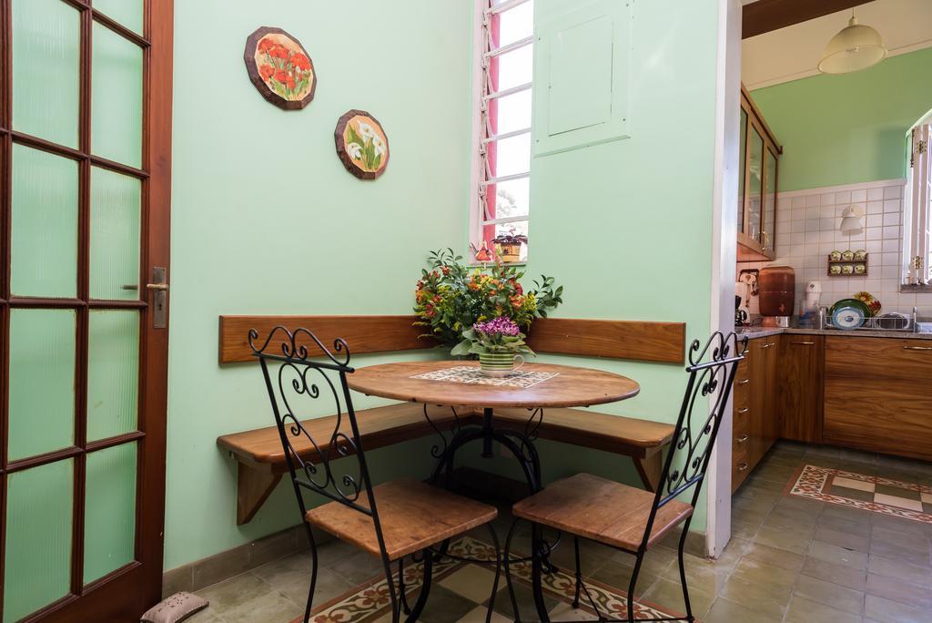 Acomodação com café da manhã  Casa Vermelha *